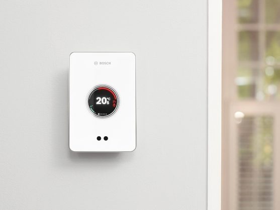 Nefit Bosch thermostaat wit aan de muur | CVketel.nl